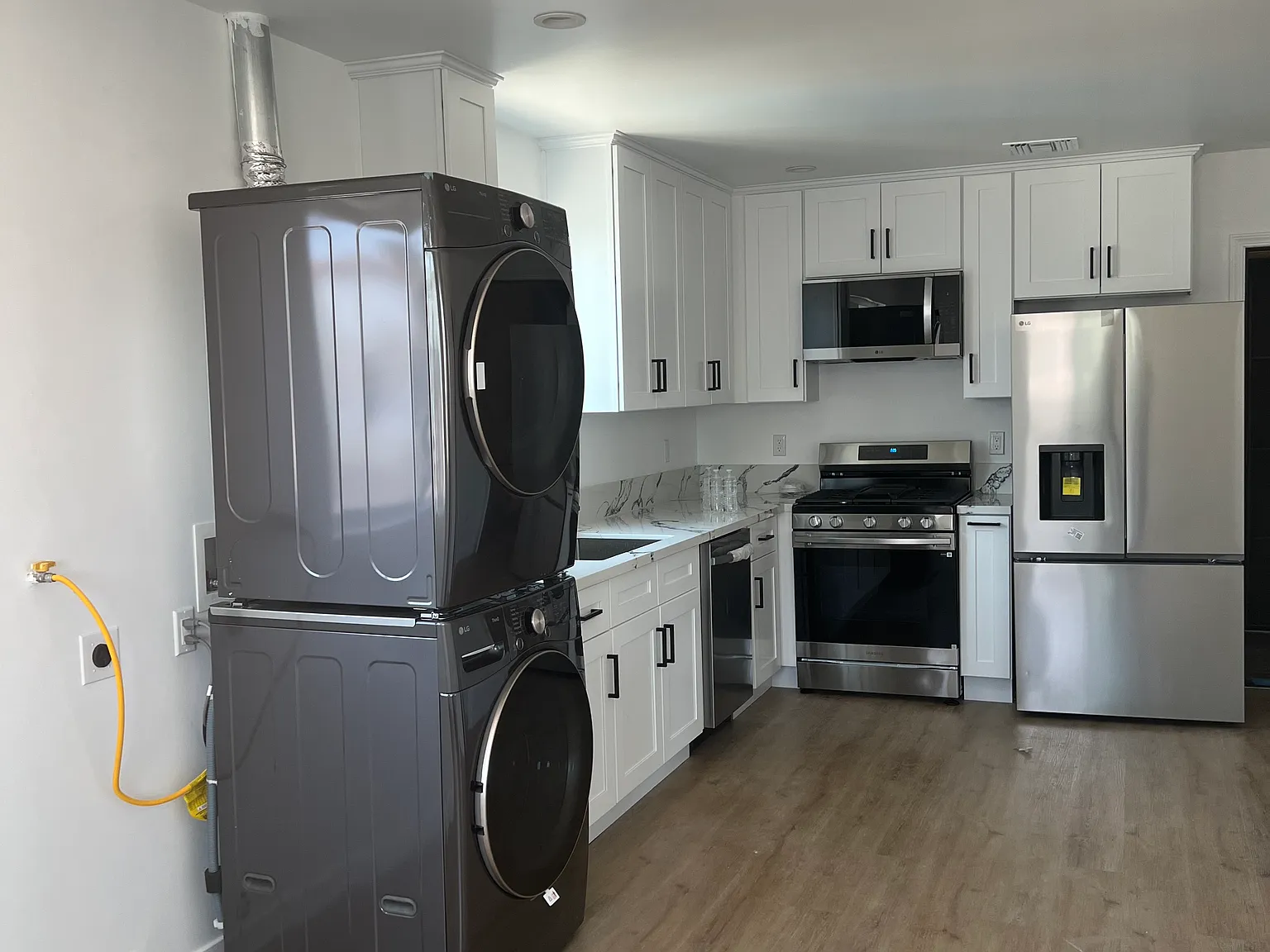 2 bed, 700 sqft, $2,599 — Photo 2