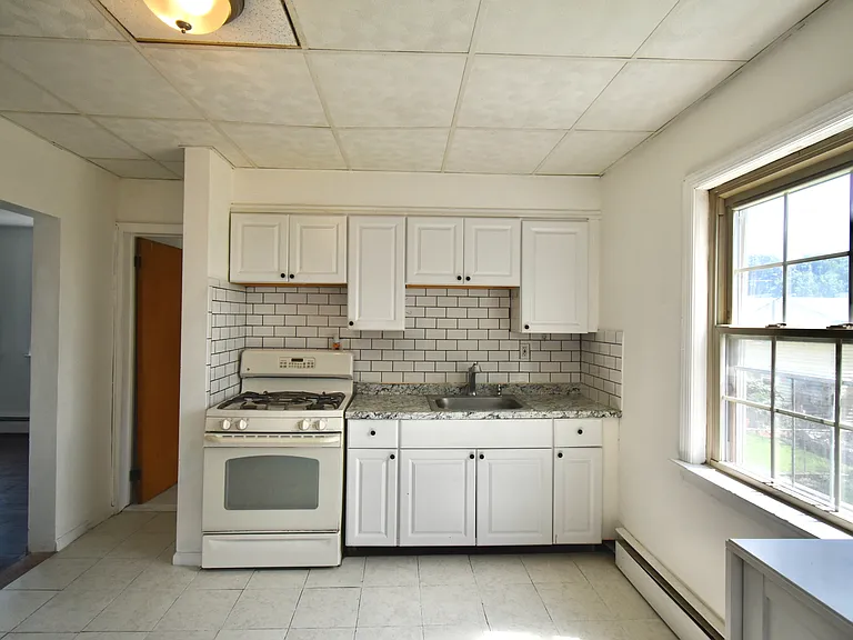 196 W 52nd St — Photo 3