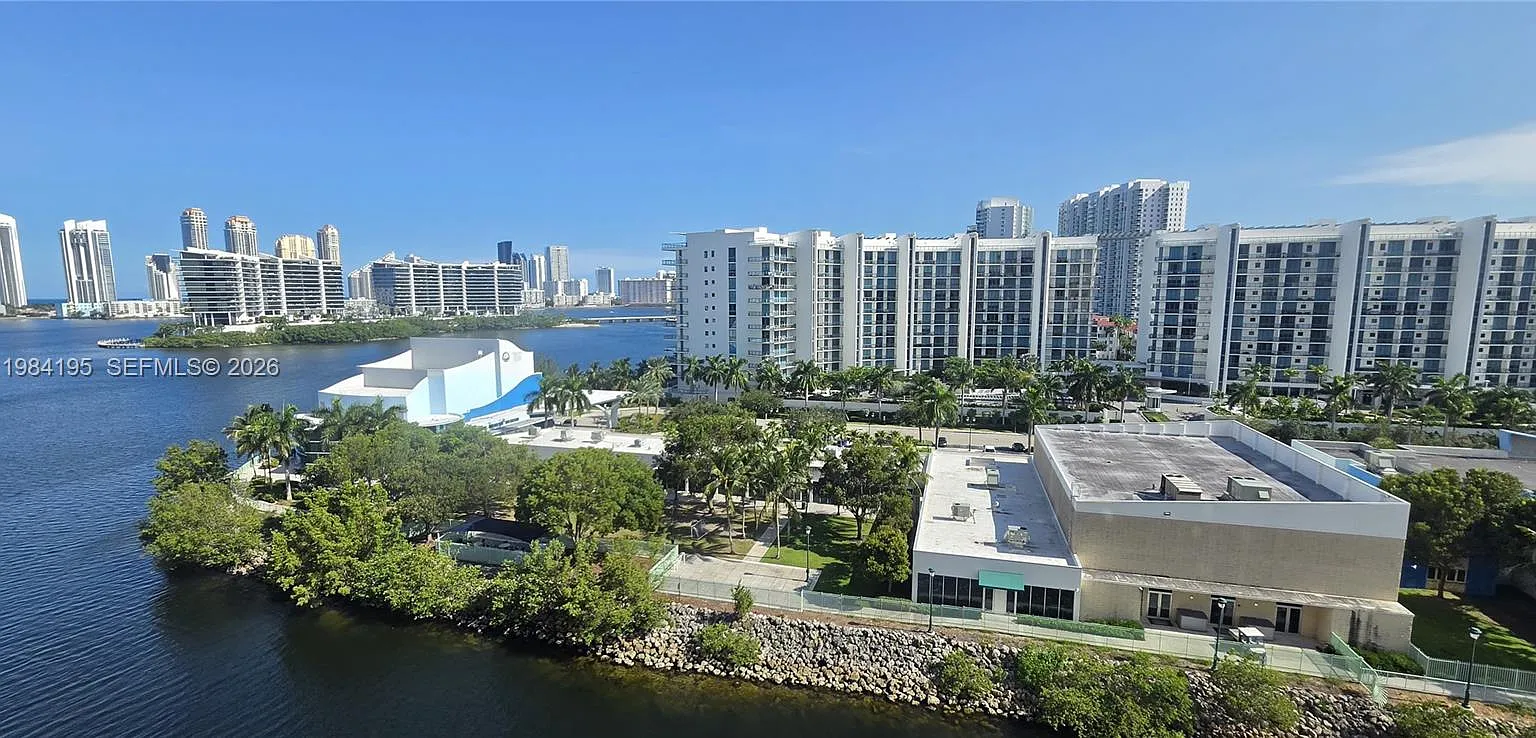 Aventura Marina Condo Num — Photo 2
