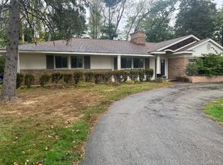 240 Applewood Ln, Bloomfield Hills, MI 48302