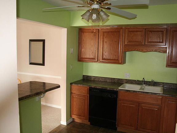 4th image of 3614 Lakeshore Dr APT J9