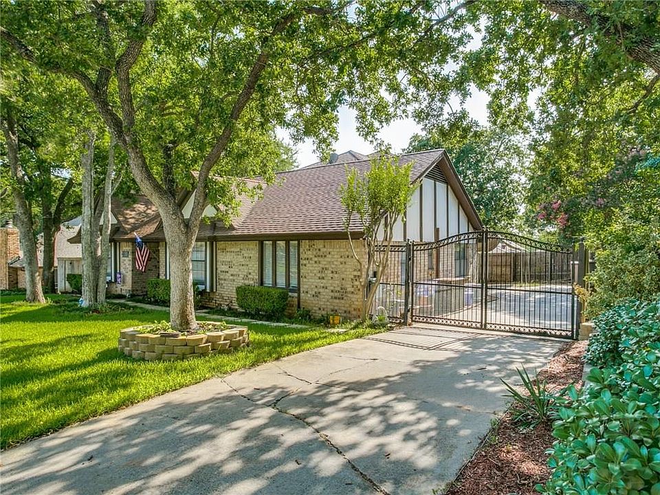 2233 Hurstview Dr, Hurst, TX 76054 | Zillow