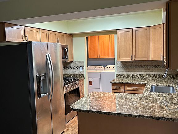 3rd image of 1467 Merry Rd