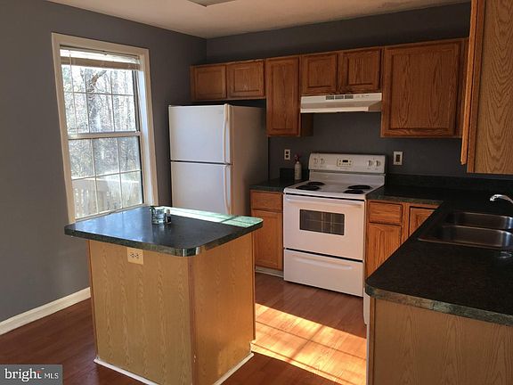 5th image of 111 Clint Ln
