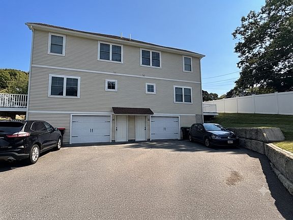 4th image of 58 Oak St #58