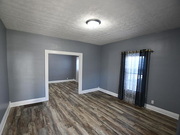 3rd image of 536 Cantrill St