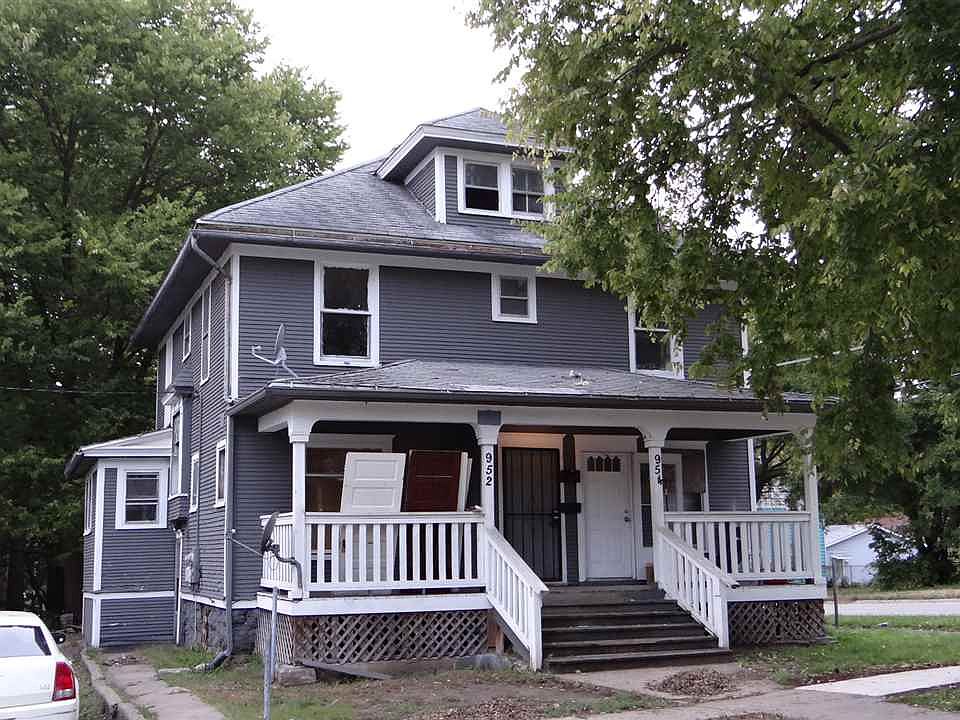 2nd image of 952 Woodlawn Ave