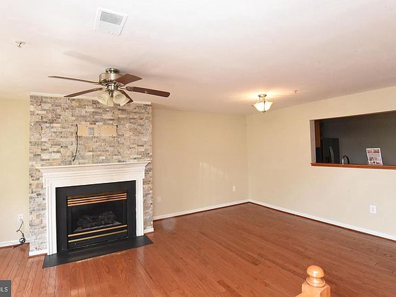 3rd image of 7953 Coachcrest Ct