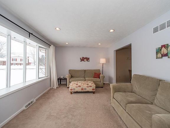 3rd image of 7710 Delview Dr