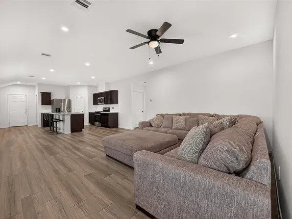 2074 Legacy Hills Dr, Houston, TX 77067