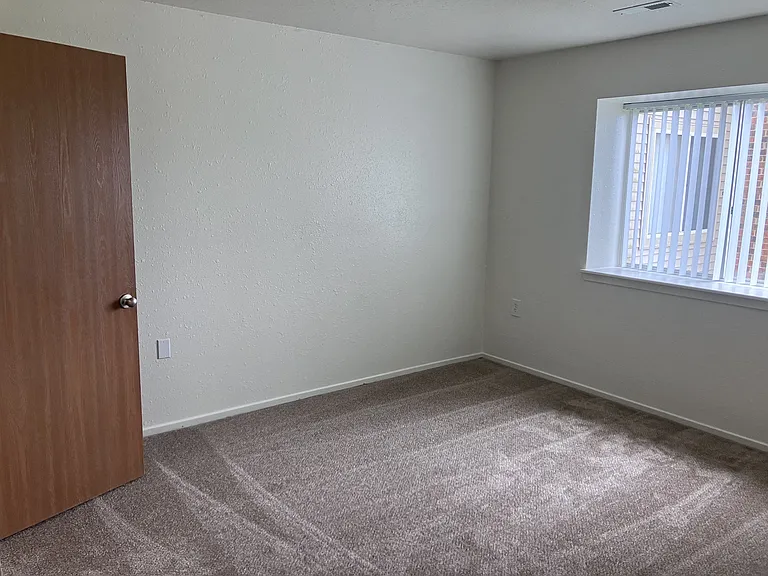 Windsor Place Apartments — Photo 81