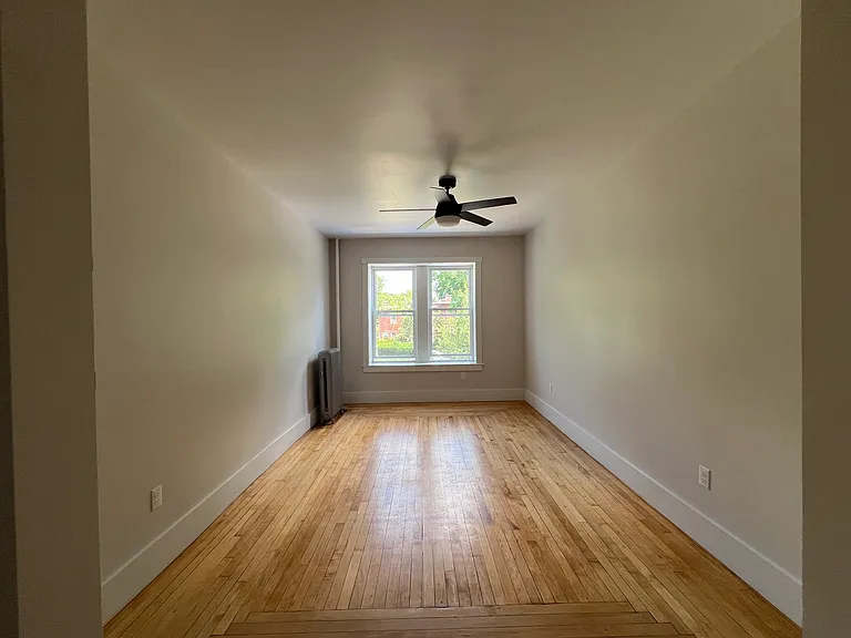 912 Dwight St #3-R — Photo 2