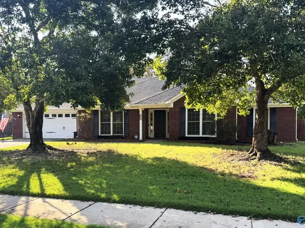2379 Villaret Dr SW, Huntsville, AL 35803