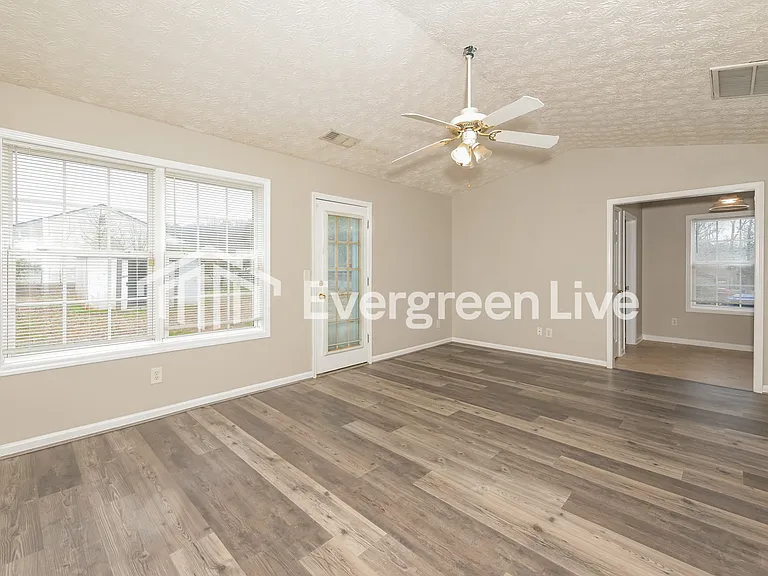 337 Dreamland Ct — Photo 2