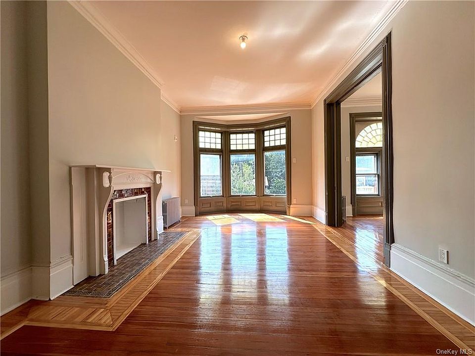 1st image of 286 Grand St APT 4