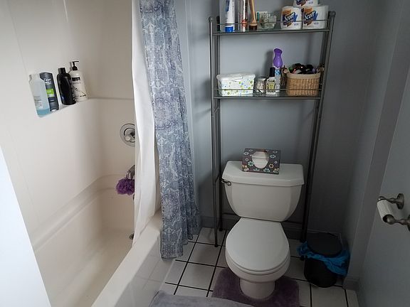 5th image of 170 W Hazeltine Ave