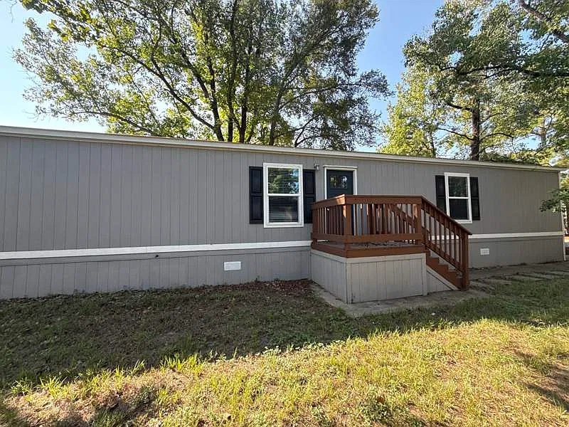 3 bed, 2.0 bath, 1216 sqft, $1,399 — Photo 2