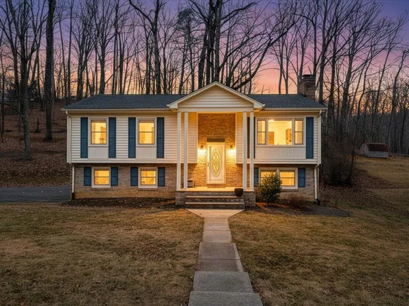 411 Pin Oak Dr, Blue Ridge, VA 24064