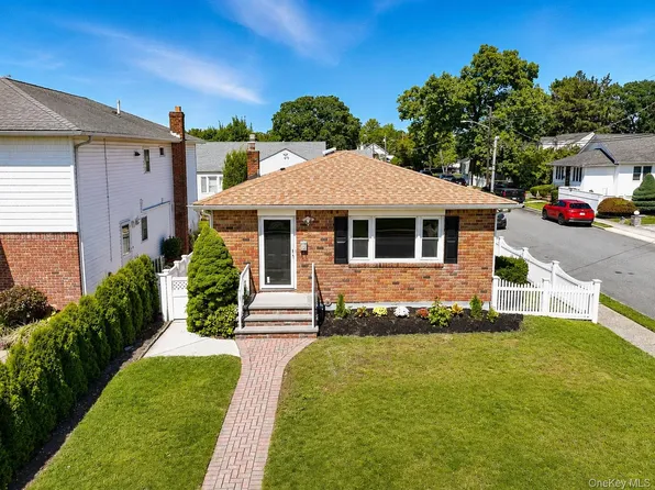 12 Grant Avenue, Bethpage, NY 11714
