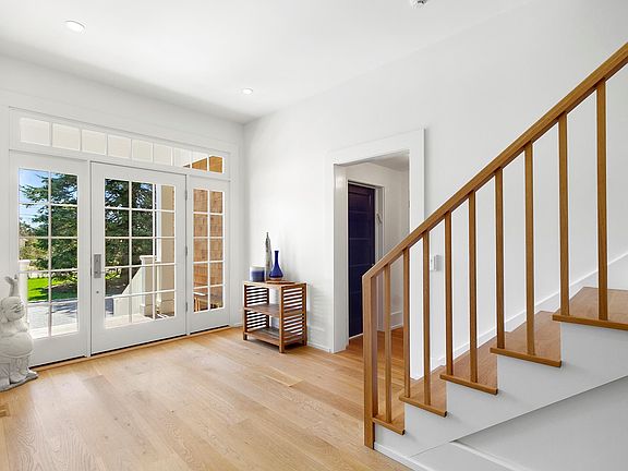 3rd image of 34 Stevens Ln