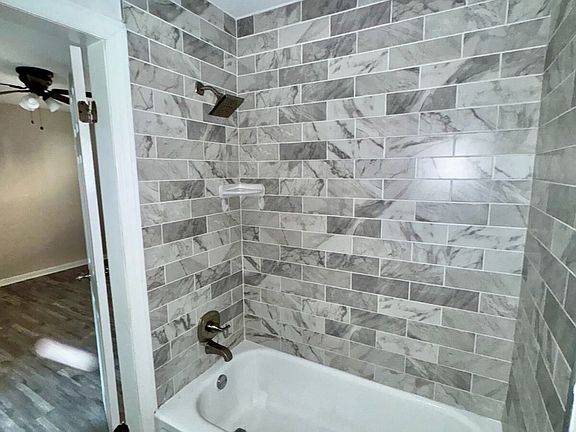 3rd image of 1361 E Ocean View Ave APT 4