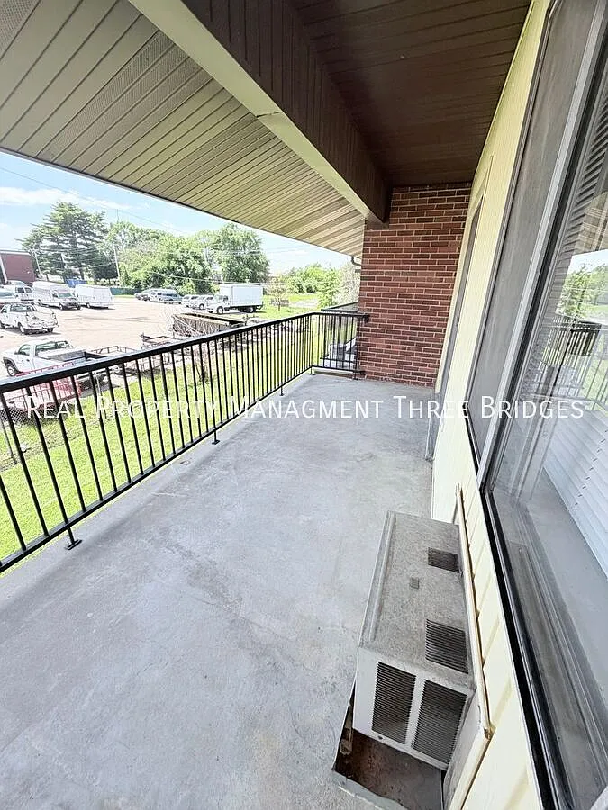 Hazelcrest 2br/1ba — Photo 4