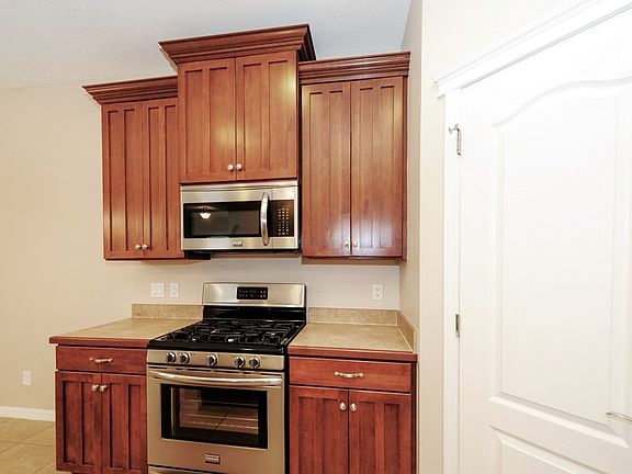 5th image of 7428 Surrey Wood Ln