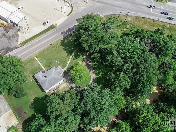 5th image of 690 N Mississinewa Ave