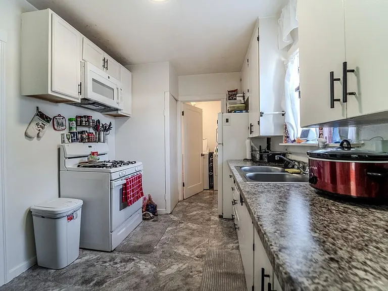 824 C St — Photo 4