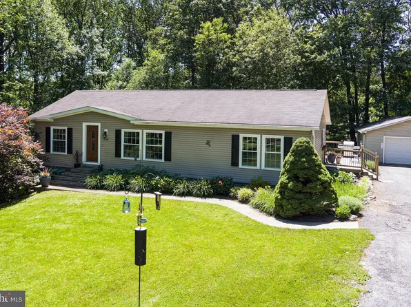 2700 Bird View Rd, Westminster, MD 21157