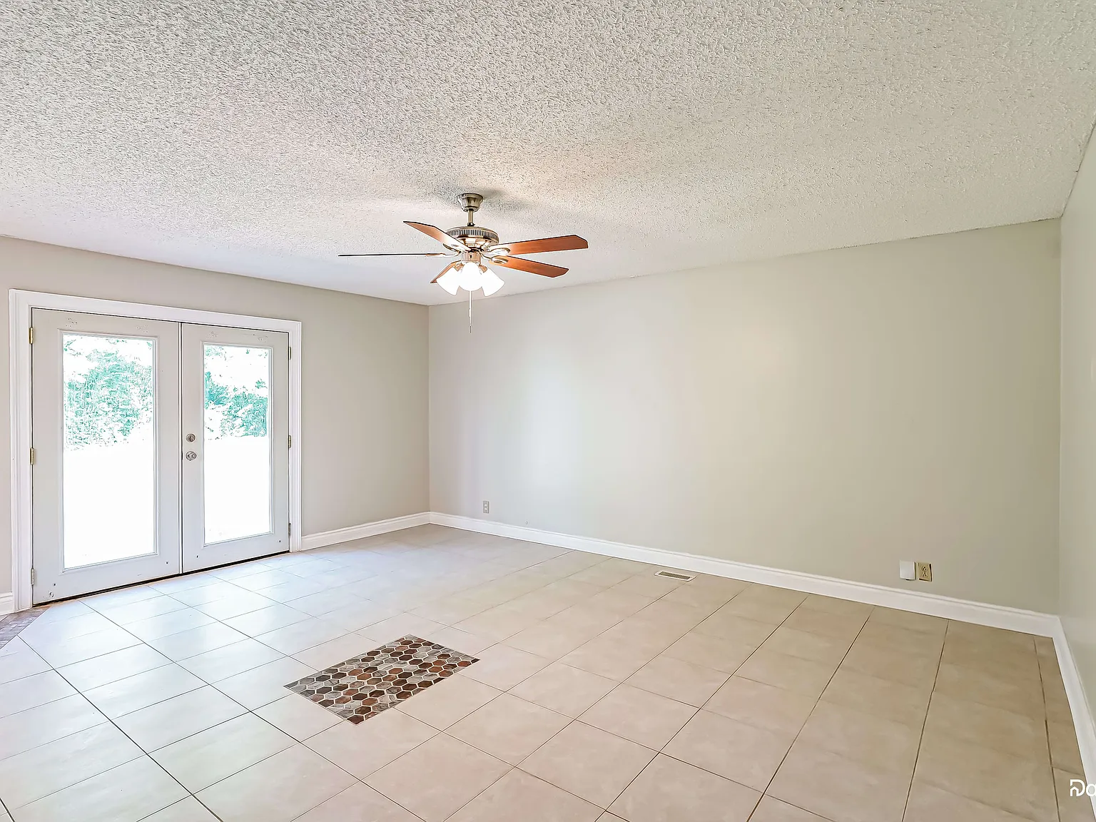 3 bed, 2.0 bath, 1519 sqft, $2,155 — Photo 4