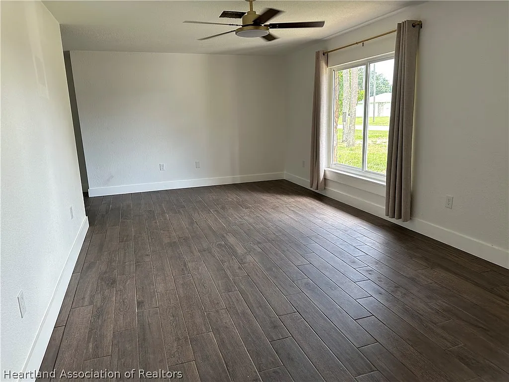 4 bed, 2.0 bath, 2237 sqft, $2,350 — Photo 2
