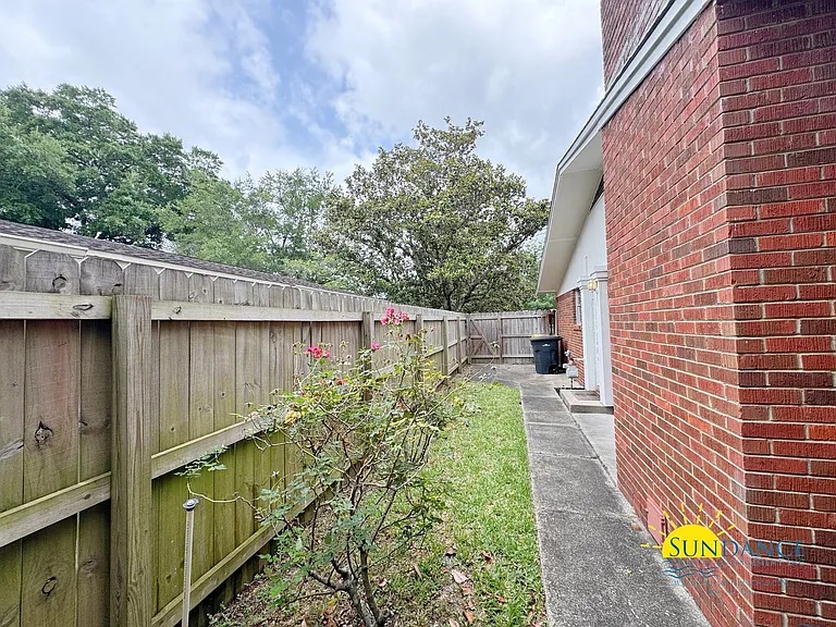 606 Camborne Ave NE — Photo 24