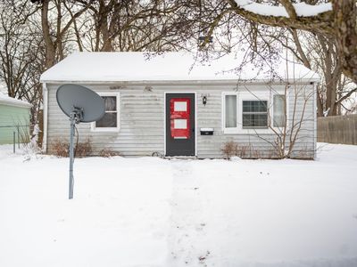 2105 Mary Ave, Lansing, MI, 48910