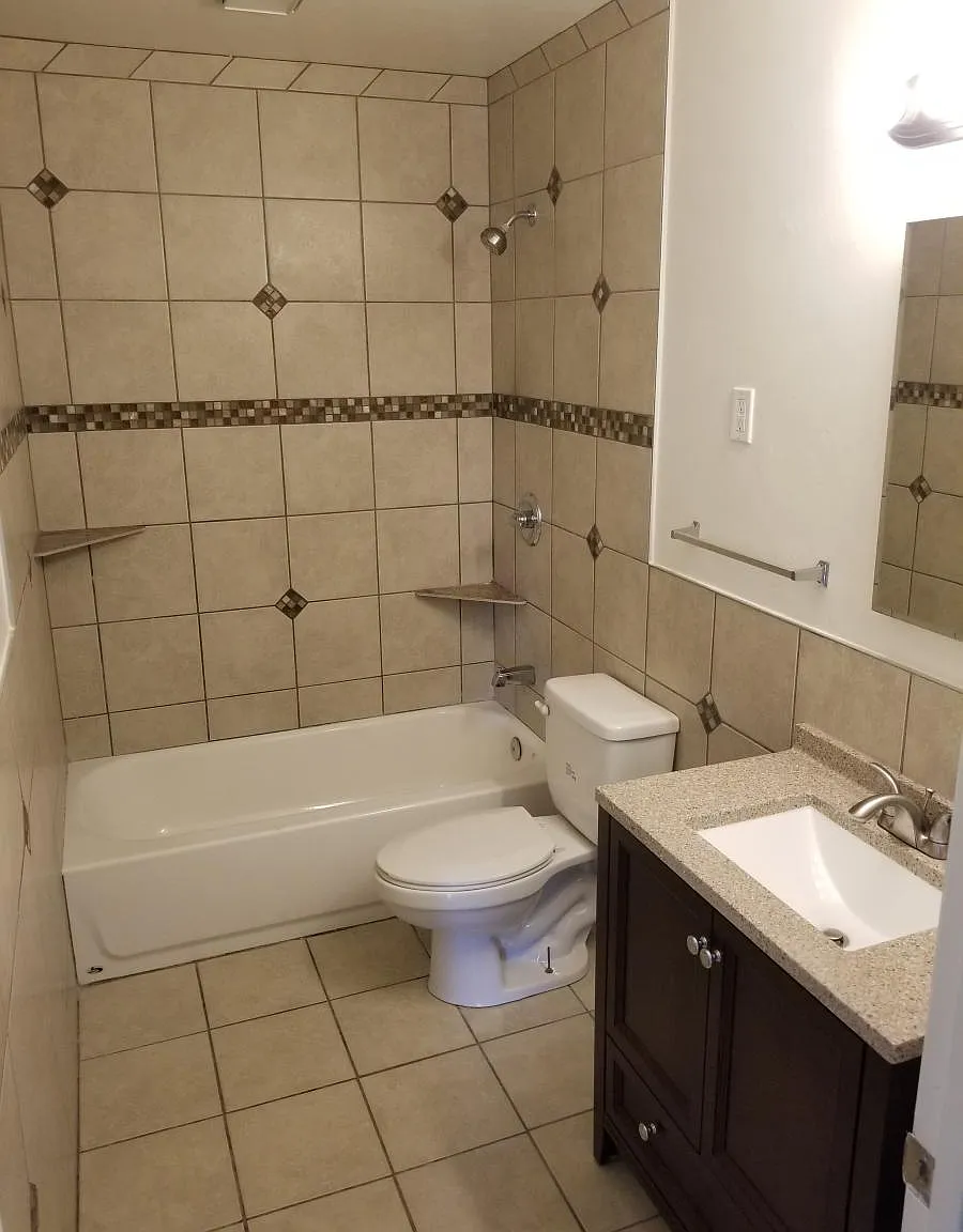 4 bed, 2.5 bath, 1933 sqft, $2,500 — Photo 3