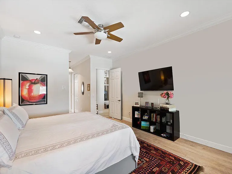 8152 Butler Greenwood Dr — Photo 15