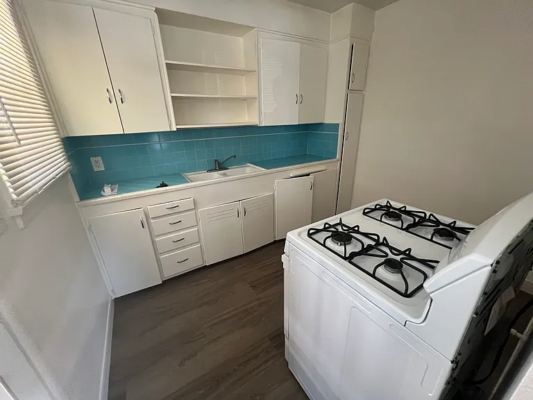 635 W Commonwealth Ave #A — Photo 10