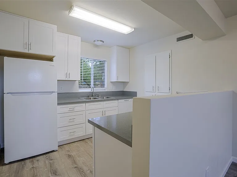 610 Lincoln Ave — Photo 12