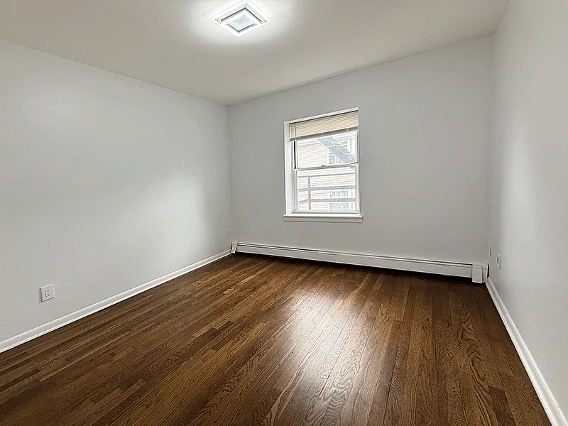 109 William St — Photo 2