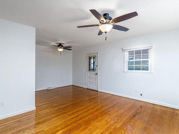 4th image of 901 Dominion Ln