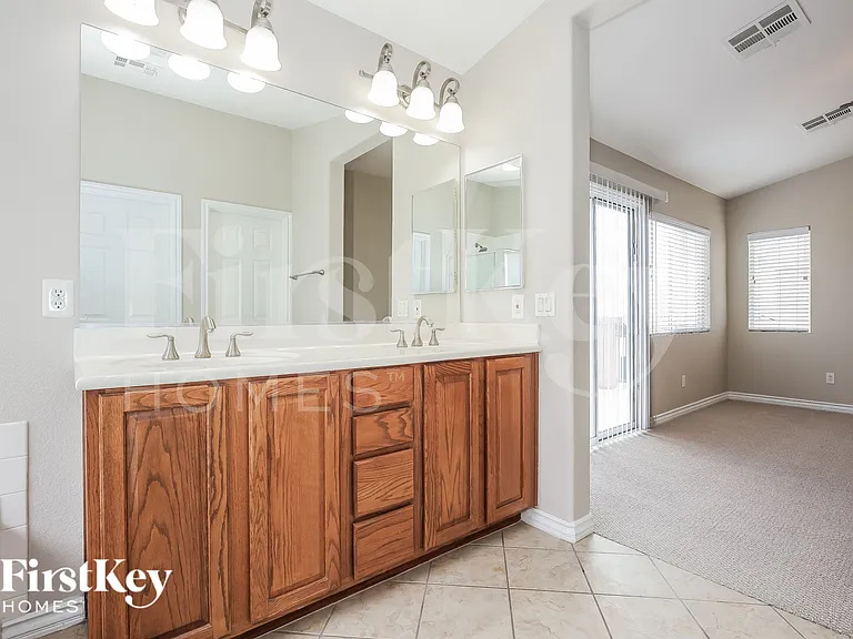 7340 Chesapeake Cove St — Photo 10