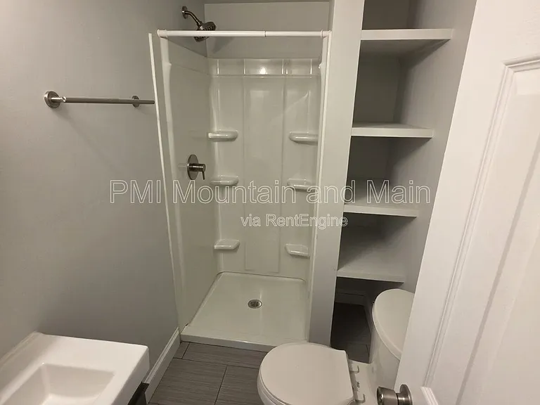617 Brookshire St #B — Photo 29