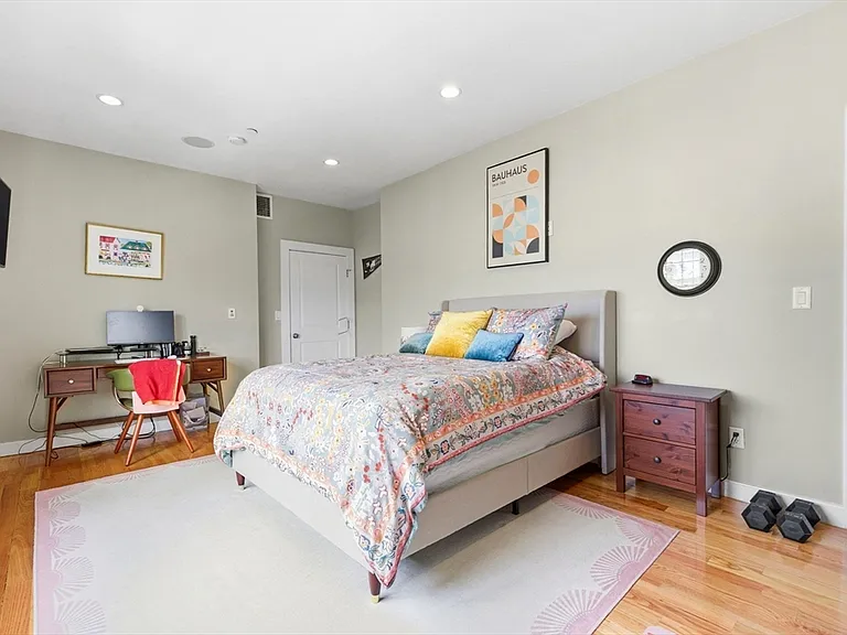 345 W Broadway #8 — Photo 12
