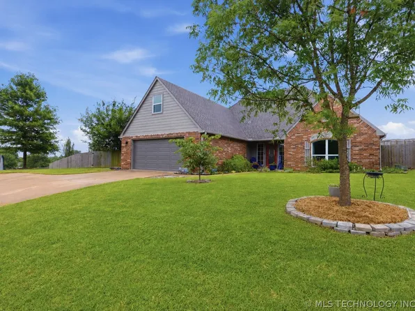 8012 Cottonwood Ave, Claremore, OK 74019