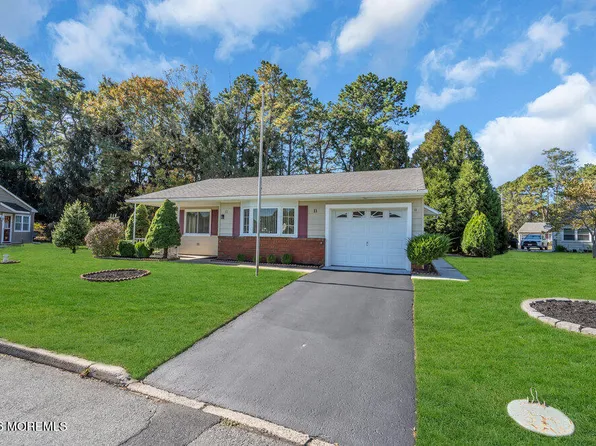 11 Vermont Way, Whiting, NJ 08759