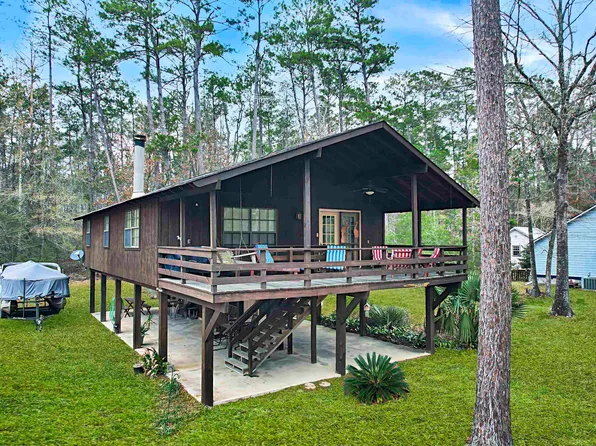 31511 River Pines Dr, Springfield, LA 70462