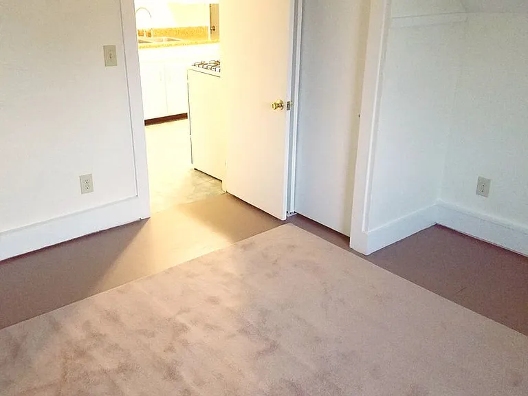 19 Central St — Photo 2