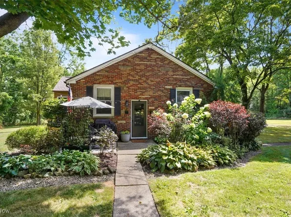 3539 Potts Dr, Barberton, OH 44203