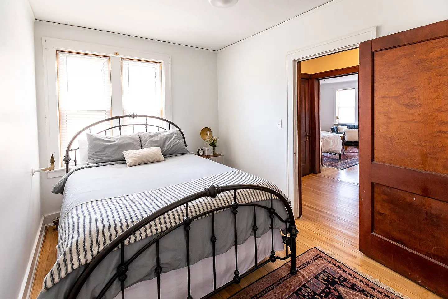 Capital Manor — Photo 3
