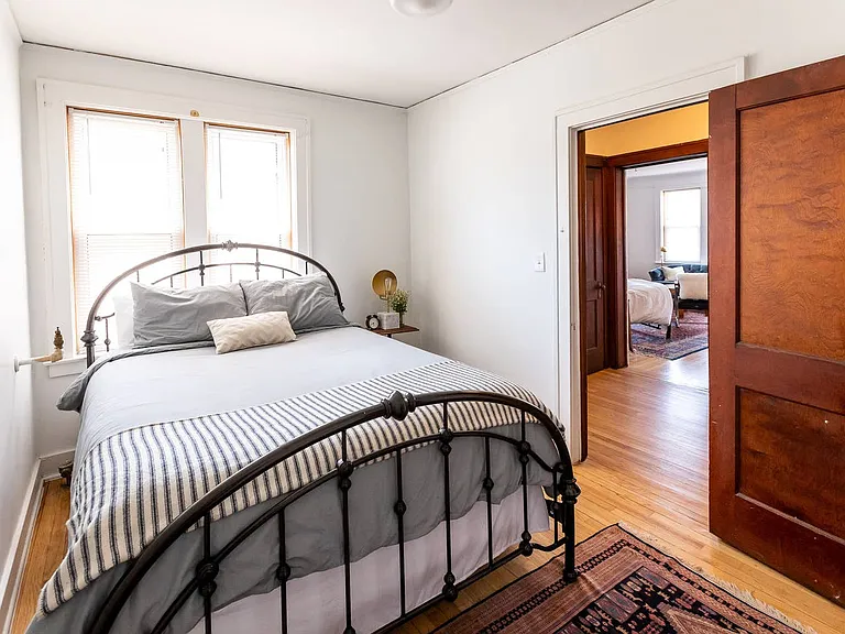 Capital Manor — Photo 3